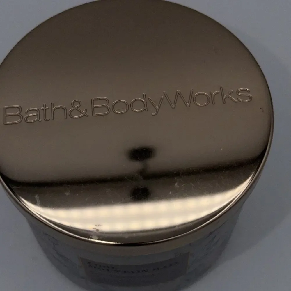 Bath & Body Works COOL MOUNTAIN RAIN 3 Wick Candle 14.5 oz New - Picture 2 of 5